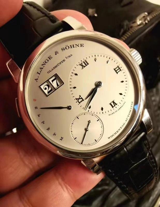 手表磨损度影响古田县回收手表价格